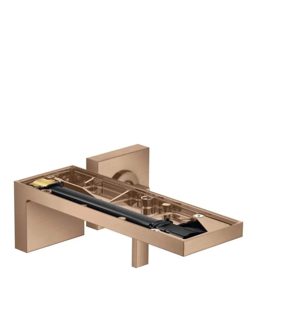 Ein AXOR-Waschtischmischer in gebürstetem Rotgold mit Wandmontage und langem, schlanken Auslauf. Unterputz-Design ohne sichtbare Platte.